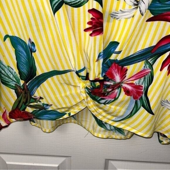 Umgee Yellow Flower Striped Knotted Waist Blouse With Ruffle Sleeves Size Small - Picture 6 of 8